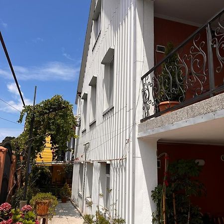 Kobuleti Guest House Chexov 24 קובולטי מראה חיצוני תמונה