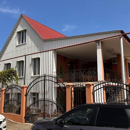 Kobuleti Guest House Chexov 24 קובולטי מראה חיצוני תמונה