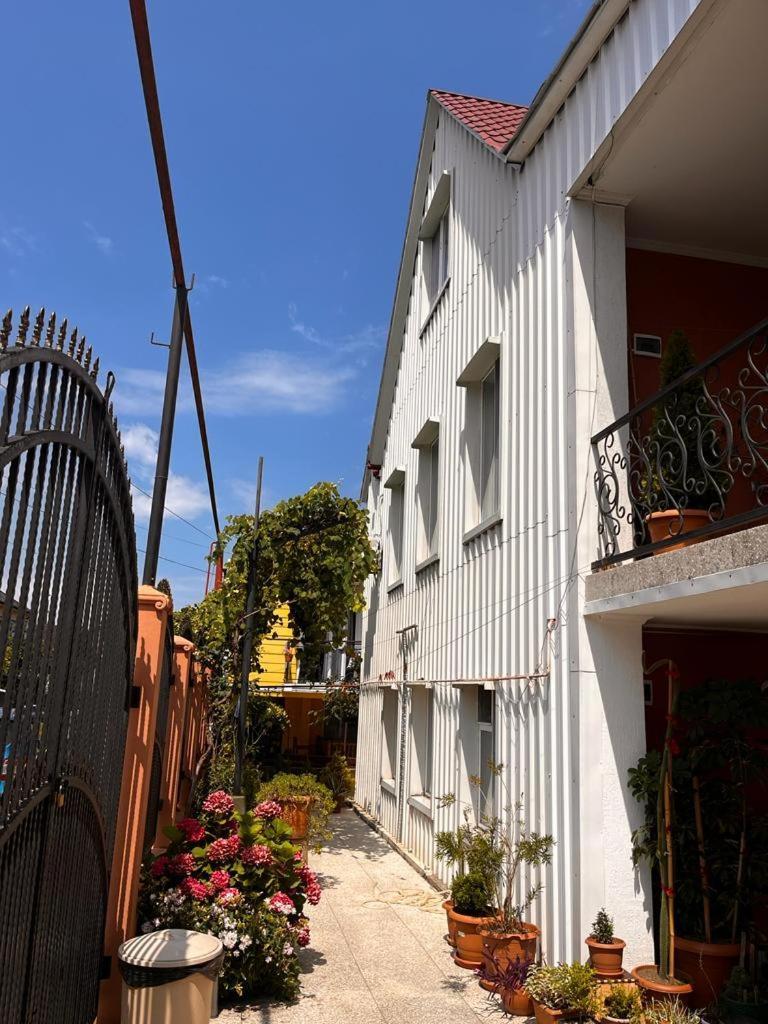 Kobuleti Guest House Chexov 24 קובולטי מראה חיצוני תמונה