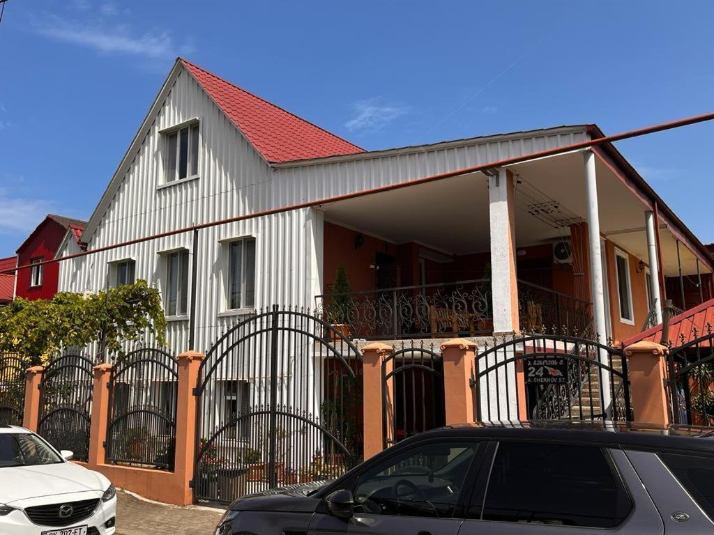Kobuleti Guest House Chexov 24 קובולטי מראה חיצוני תמונה