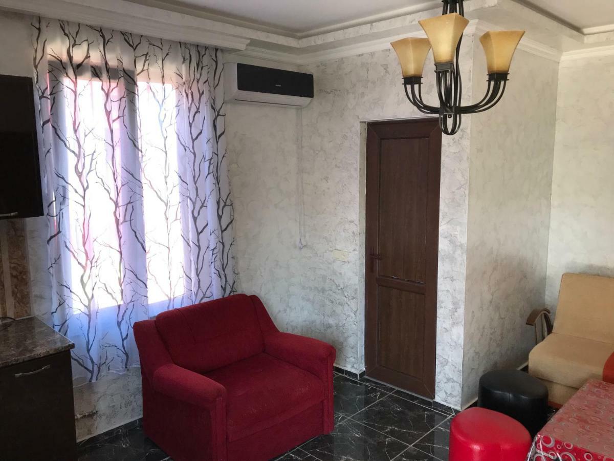 Kobuleti Guest House Chexov 24 קובולטי מראה חיצוני תמונה