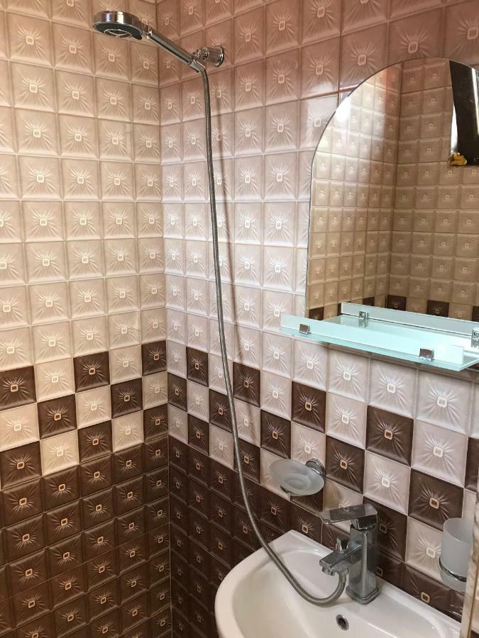 Kobuleti Guest House Chexov 24 קובולטי מראה חיצוני תמונה
