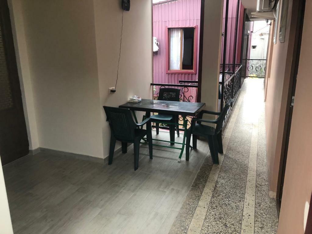 Kobuleti Guest House Chexov 24 קובולטי מראה חיצוני תמונה